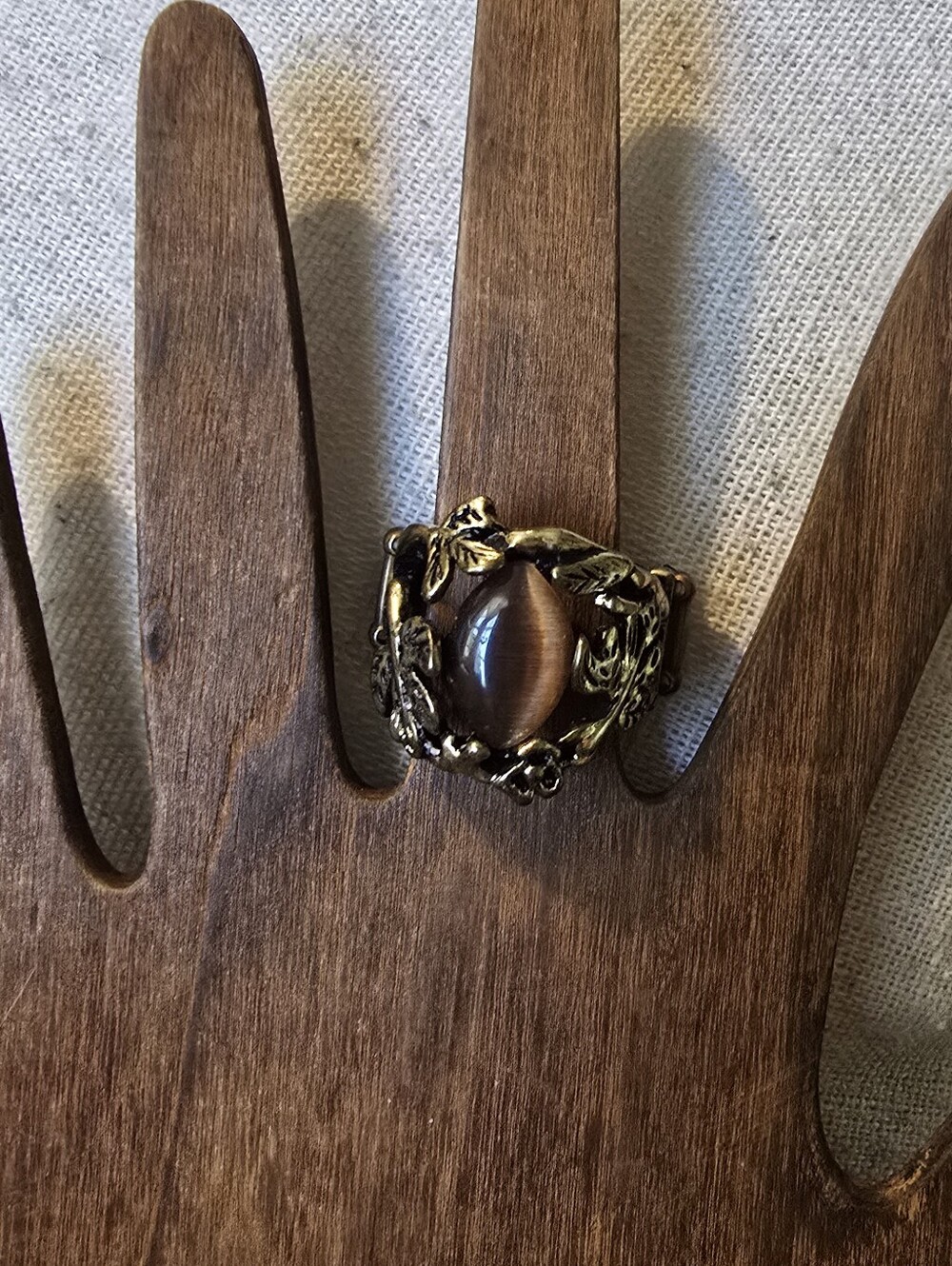 Vintage-Style Filigree Ring with Brown Cat's Eye Stone